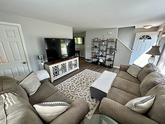 5th image of 4 Alexander Dr #102