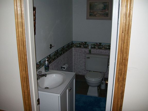 1st Fl 1/2 Bath