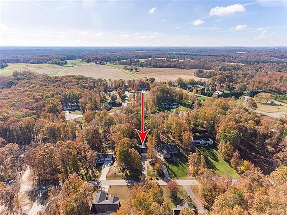 2nd image of 140 Poplar Leaf Ln