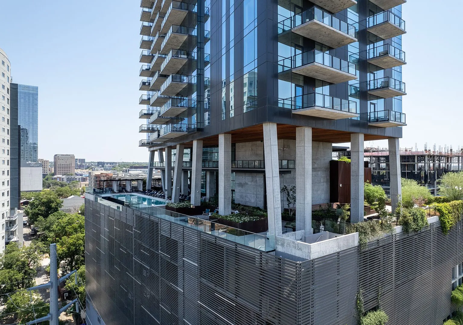 Downtown Austin Condo On Rainey Street!! 1 Bedroom 1 Bath - Fully Furnished — Photo 3