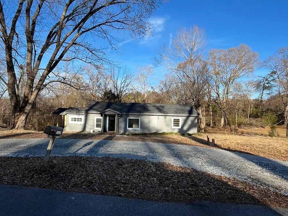 112 Latham Ln