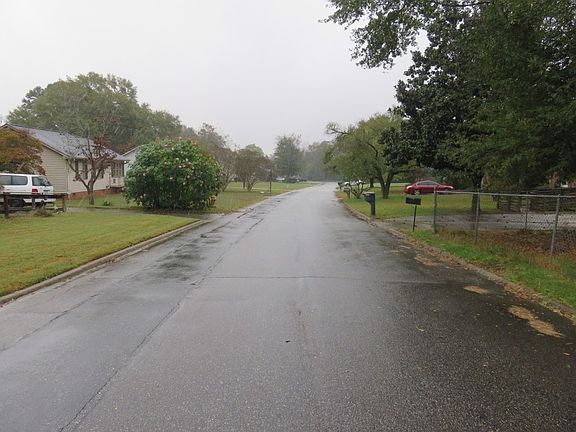 5th image of 16 Prestbury Dr