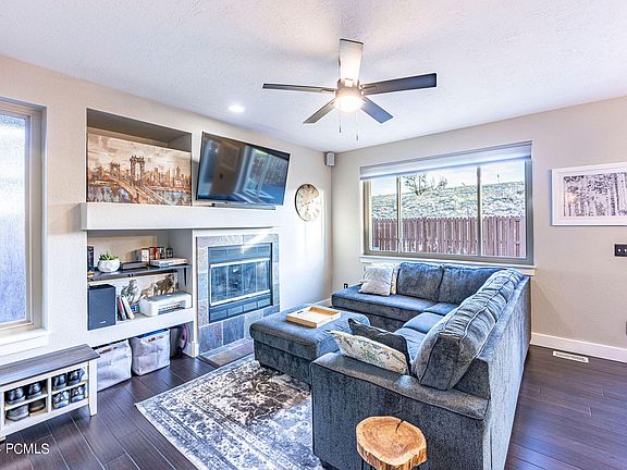 5th image of 1049 Lincoln Ln