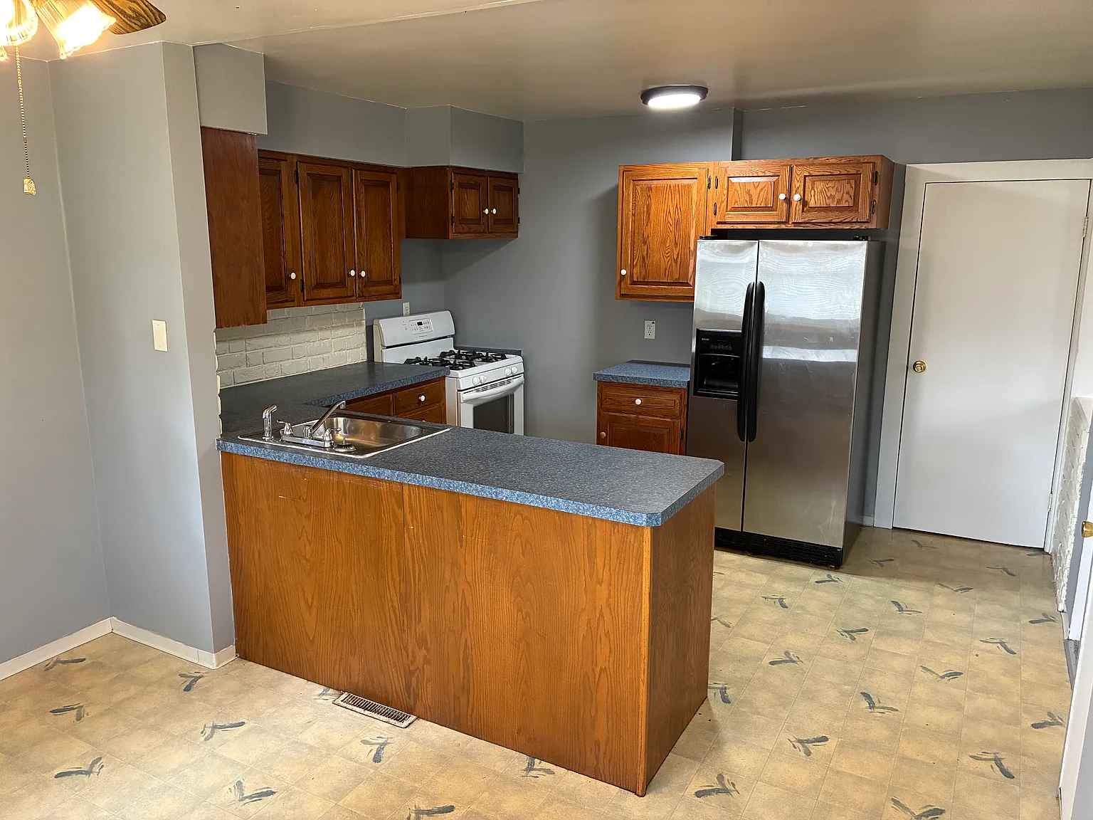3 bed, 1.5 bath, 850 sqft, $1,250 — Photo 4