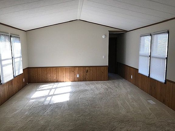 2nd image of 300 Spruce Ave