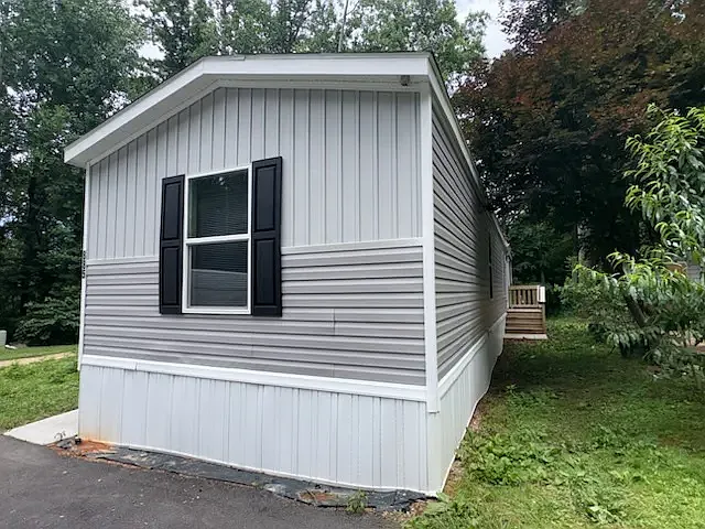 885 Fountain Cir — Photo 3