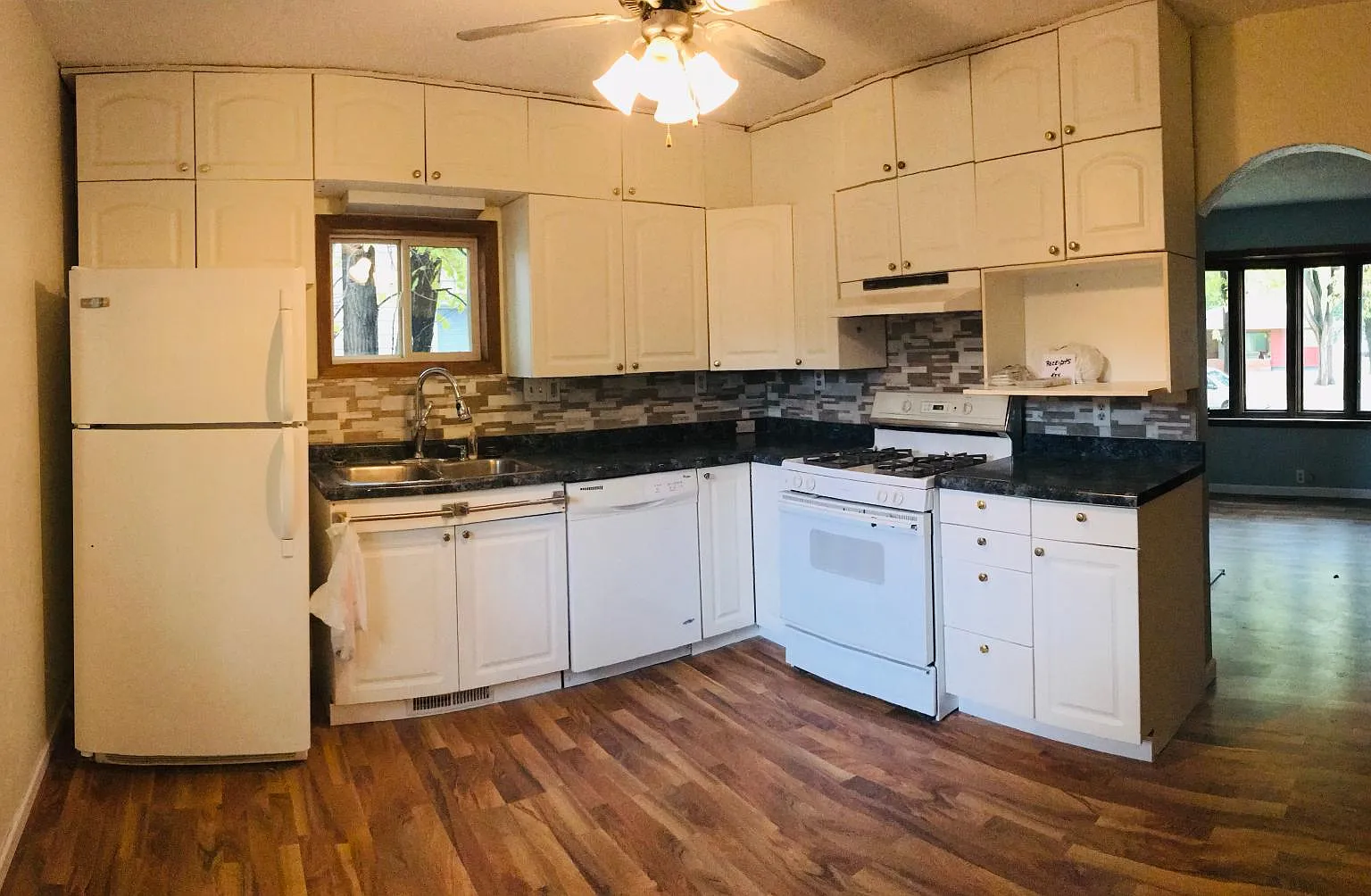 3 bed, $1,575 — Photo 2