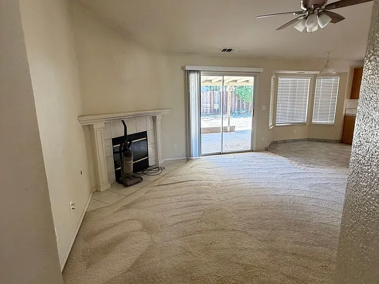 1648 Alberta St — Photo 32