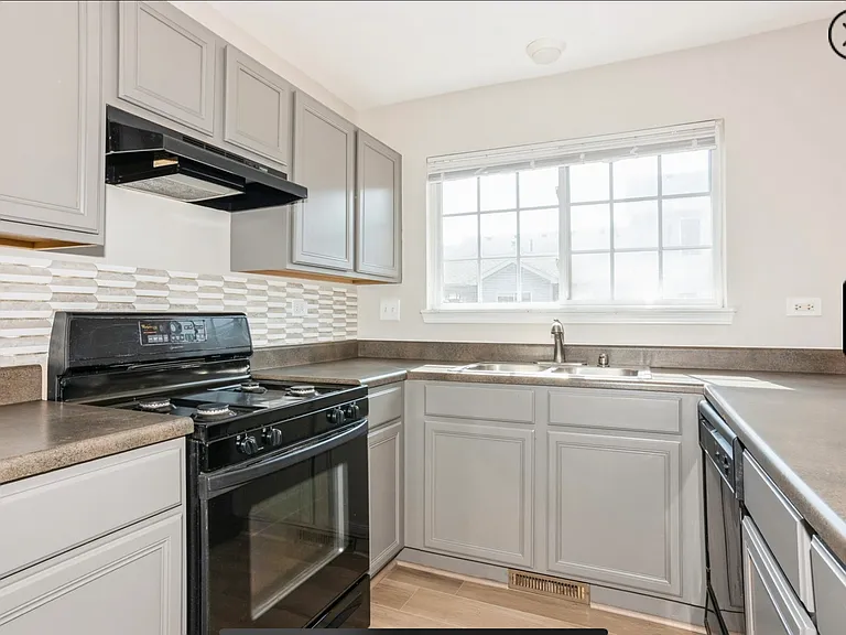 645 W Georgian Ct — Photo 8