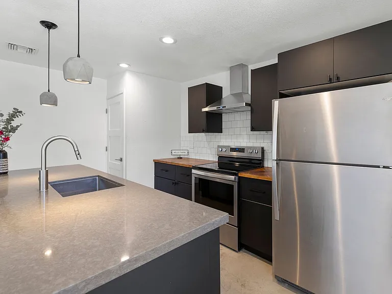 934 W Parkway Blvd #A — Photo 6