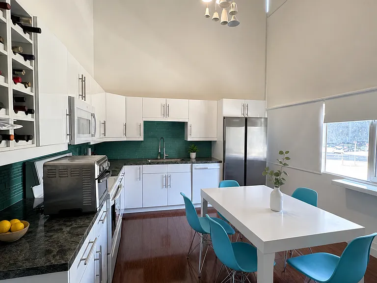 1944 State St #9 — Photo 2