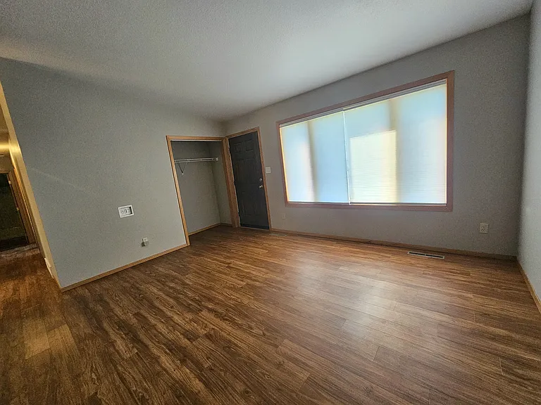 604 Tanager Ct — Photo 3