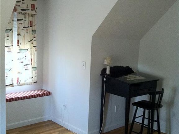 5th image of 393 Scudder Avenue