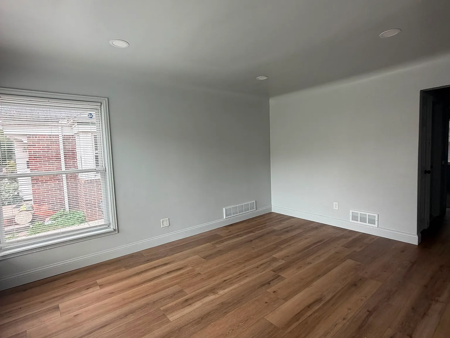 3 bed, 1054 sqft, $1,600 — Photo 2