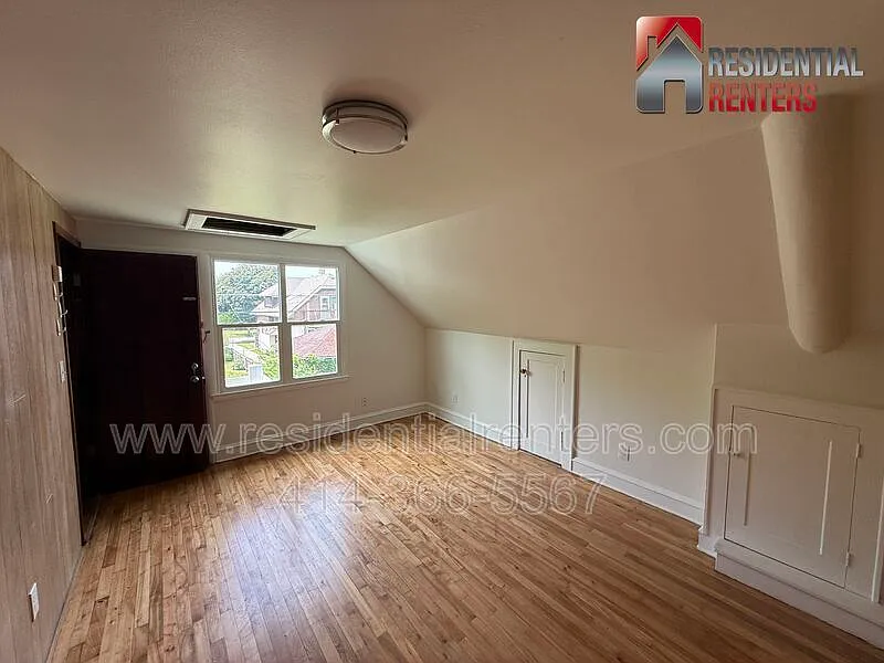 2 bed, 1.0 bath, 995 sqft, $1,025 — Photo 2