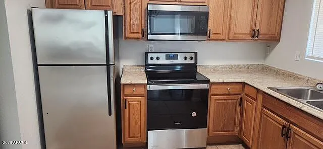 2 bed, 2.0 bath, 3730 sqft, $1,150 — Photo 2