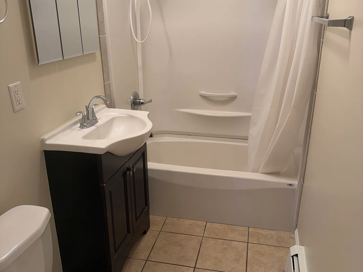 2 bed, 900 sqft, $1,500 — Photo 3