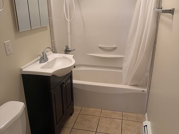 3rd image of 42 Silver St