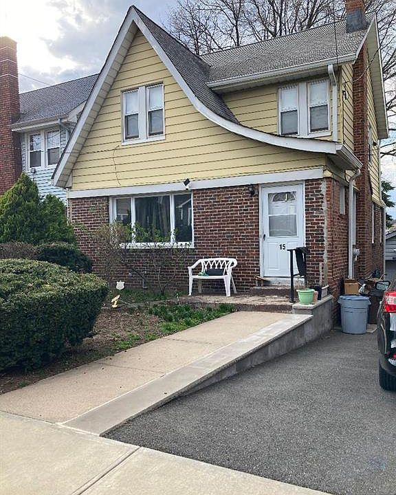 1st image of 15 Roosevelt St