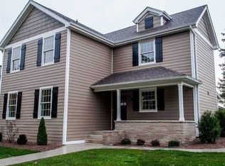 217 Cass St, Lemont, IL 60439