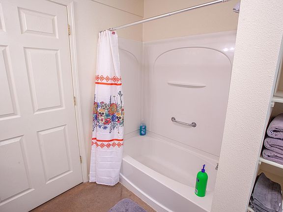 3rd image of 634 9th St #104