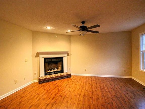 3rd image of 680 Mockingbird Dr