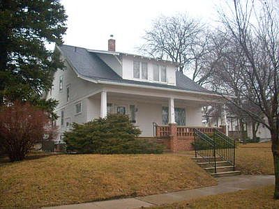 1st image of 327 E Birch St