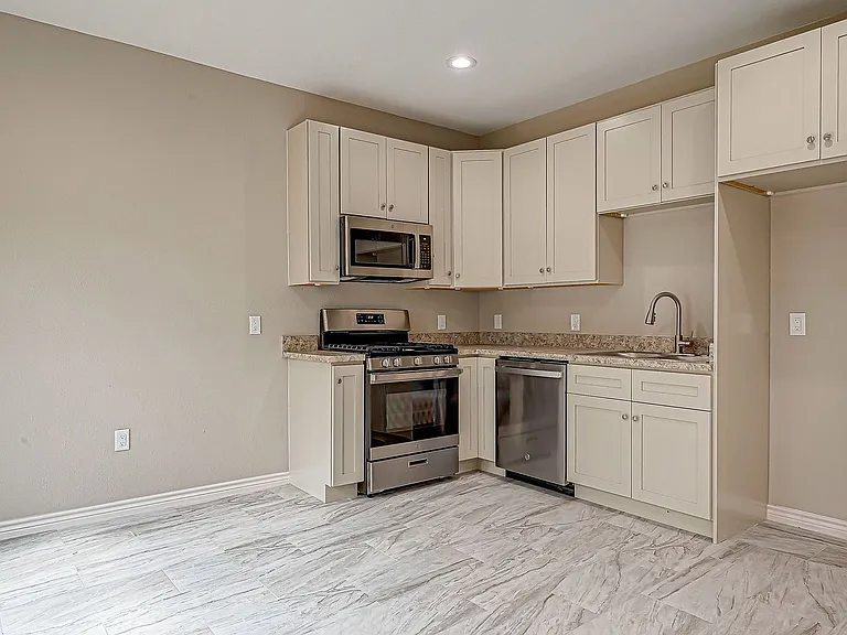 5530 Hirondel St #B — Photo 12