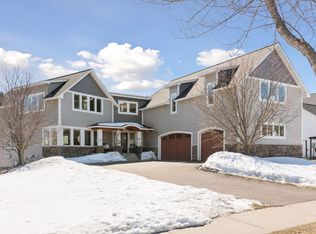 1077 Symphony Ln, Chaska, MN 55318