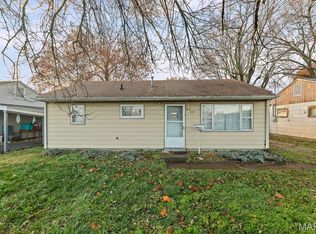 909 Royal Heights Rd, Belleville, IL 62226
