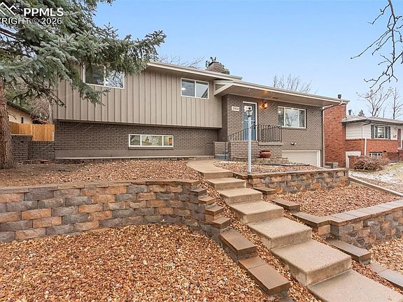 3rd image of 2414 Warwick Ln