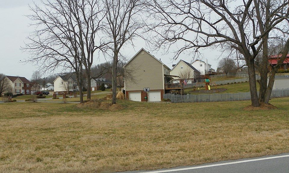 2nd image of 206 Apple Ridge Dr