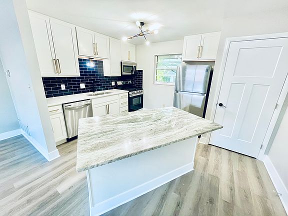 4th image of 1543 Glenn Ave
