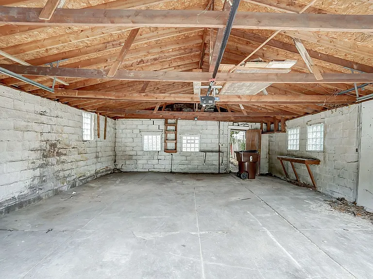 2036 Garrard St — Photo 41