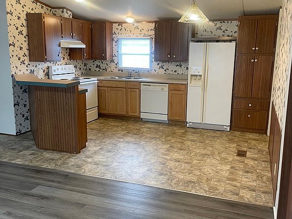 4th image of 736 Summit Dr