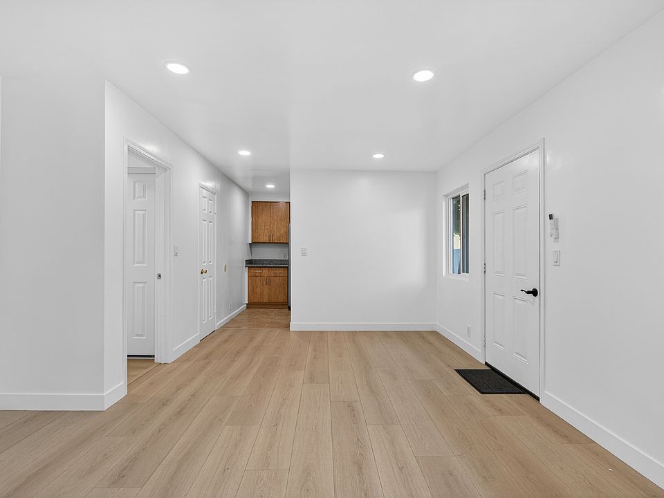 1st image of 1015 Grover Ave APT 3