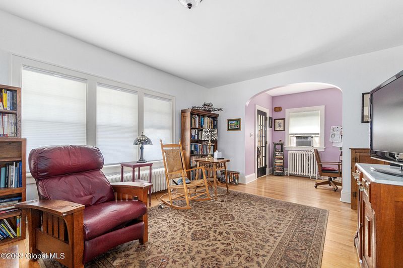 4th image of 25 N Lake Avenue