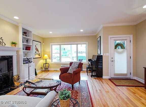 2nd image of 3658 N Sacramento Ave