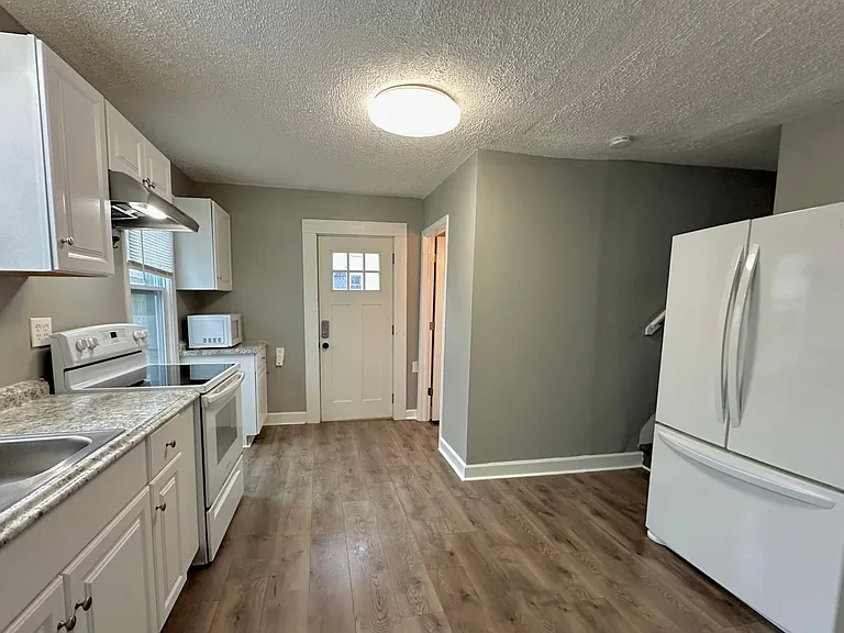 679 Linden St — Photo 4