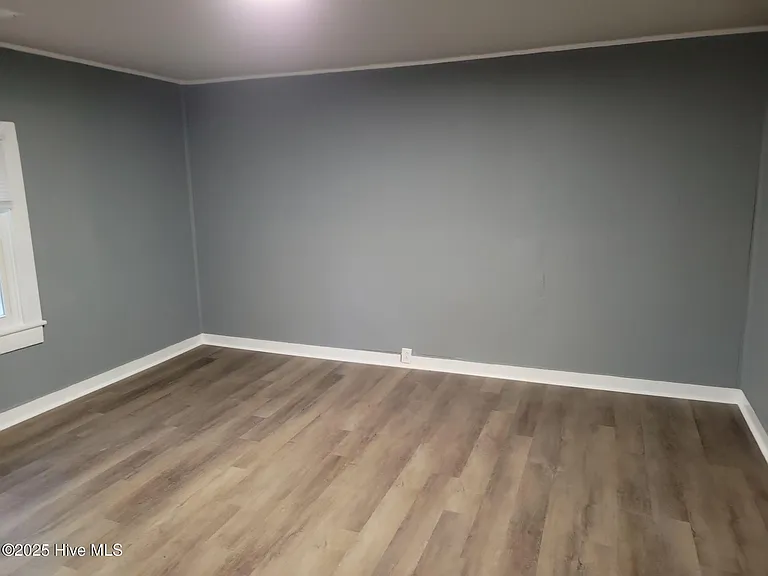 557 Circle Dr — Photo 15