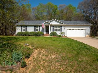 8206 Daltonshire Dr, Oak Ridge, NC 27310