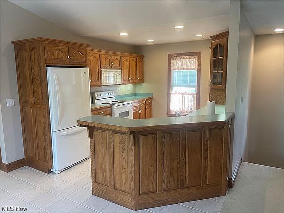 5th image of 1427 Country Ln