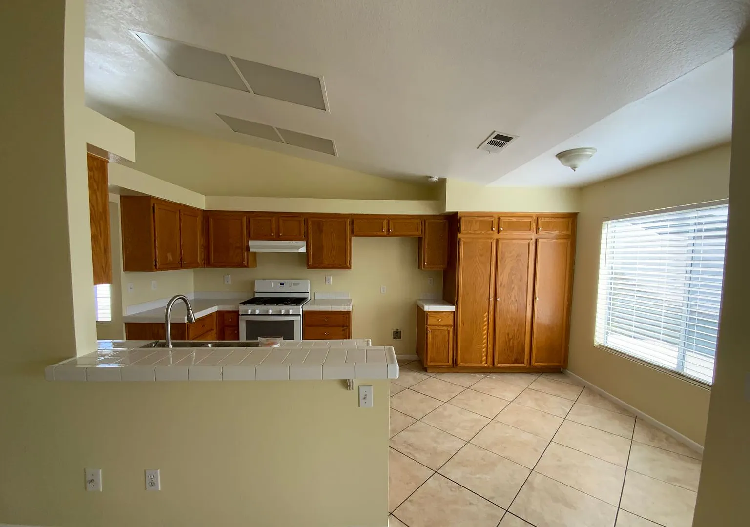 3BD/2BA Single Story Home - Lake Elsinore — Photo 4