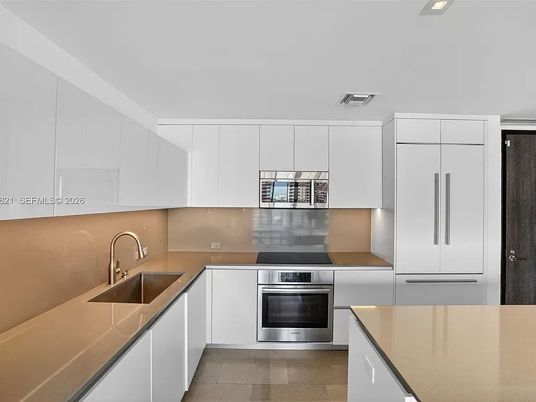 68 SE 6th St #3710 — Photo 18