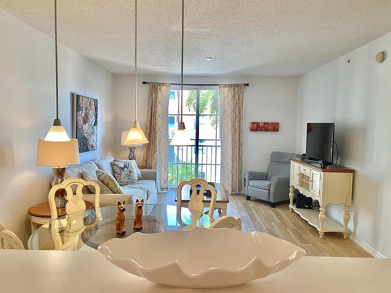 720 S Sapodilla Ave #312 — Photo 6