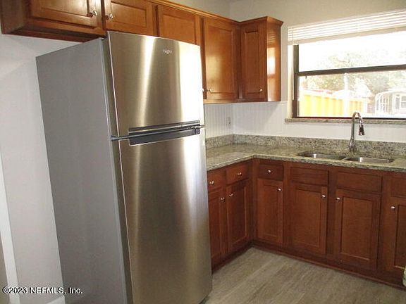 4th image of 2151 BOURGET Drive