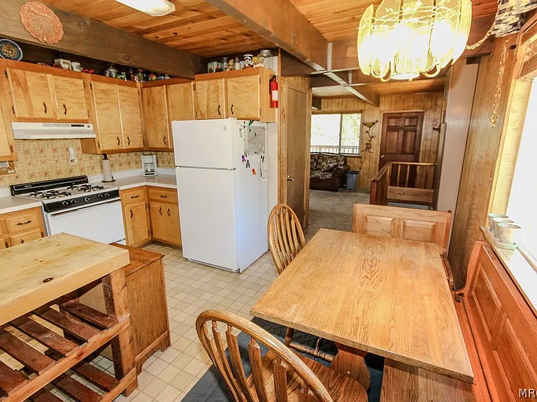136 Mann Dr — Photo 4