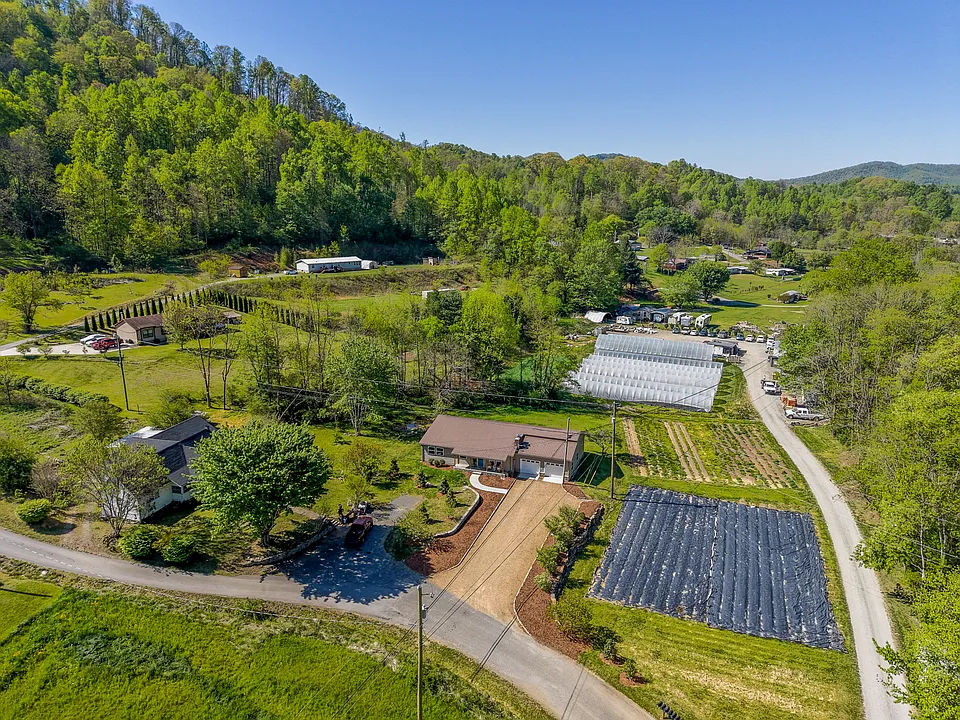 160 Canter Ln
