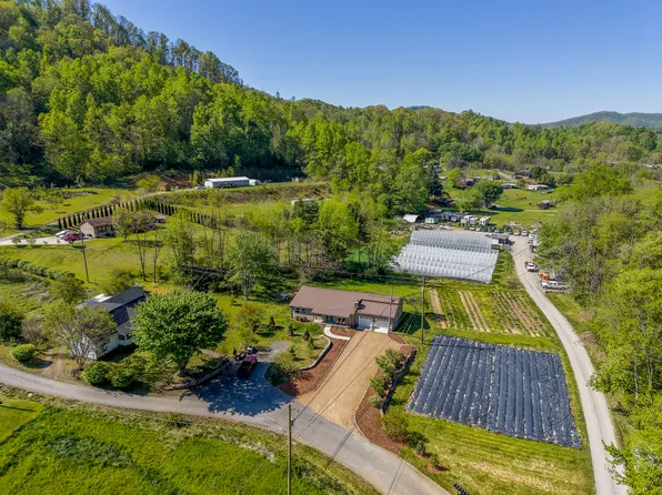 148 Canter Ln, Sylva, NC 28779