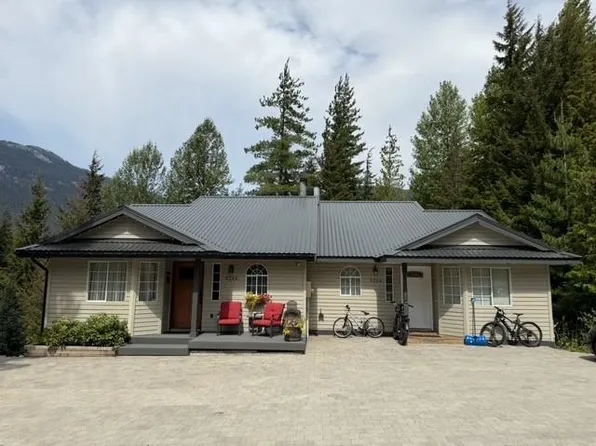 6266 Eagle Dr, Whistler, BC V8E 0C7